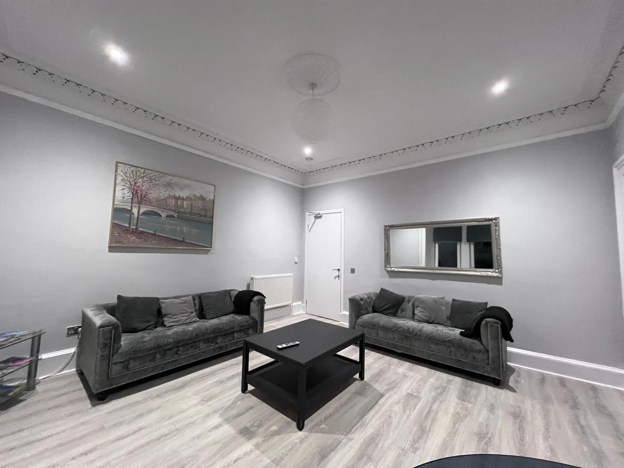Lovely 4 Bedroom 2Nd Floor Walk Up Apartment إدنبرة المظهر الخارجي الصورة
